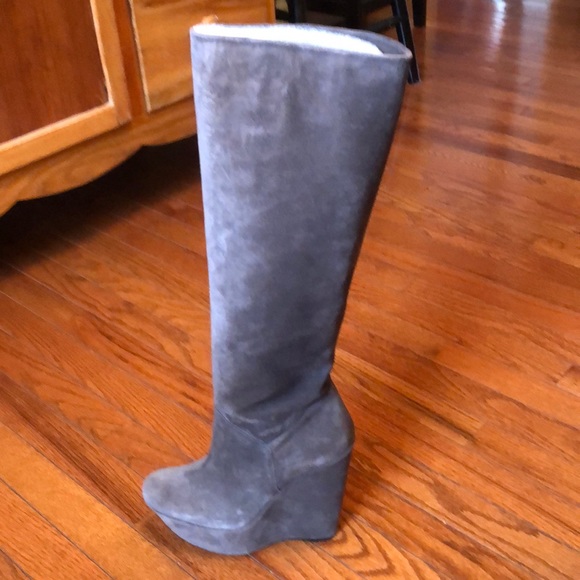 NEW Stuart Weitzman Suede Taupe Wedge Boot Size 8 - Picture 3 of 8